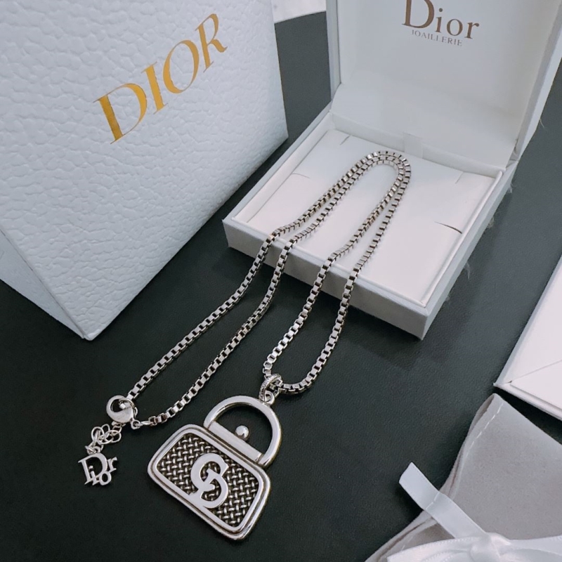 chr1st1an D10r necklaces